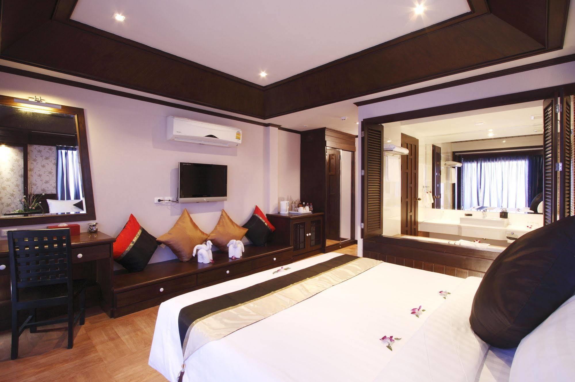 Rayaburi Hotel, Patong Exterior foto